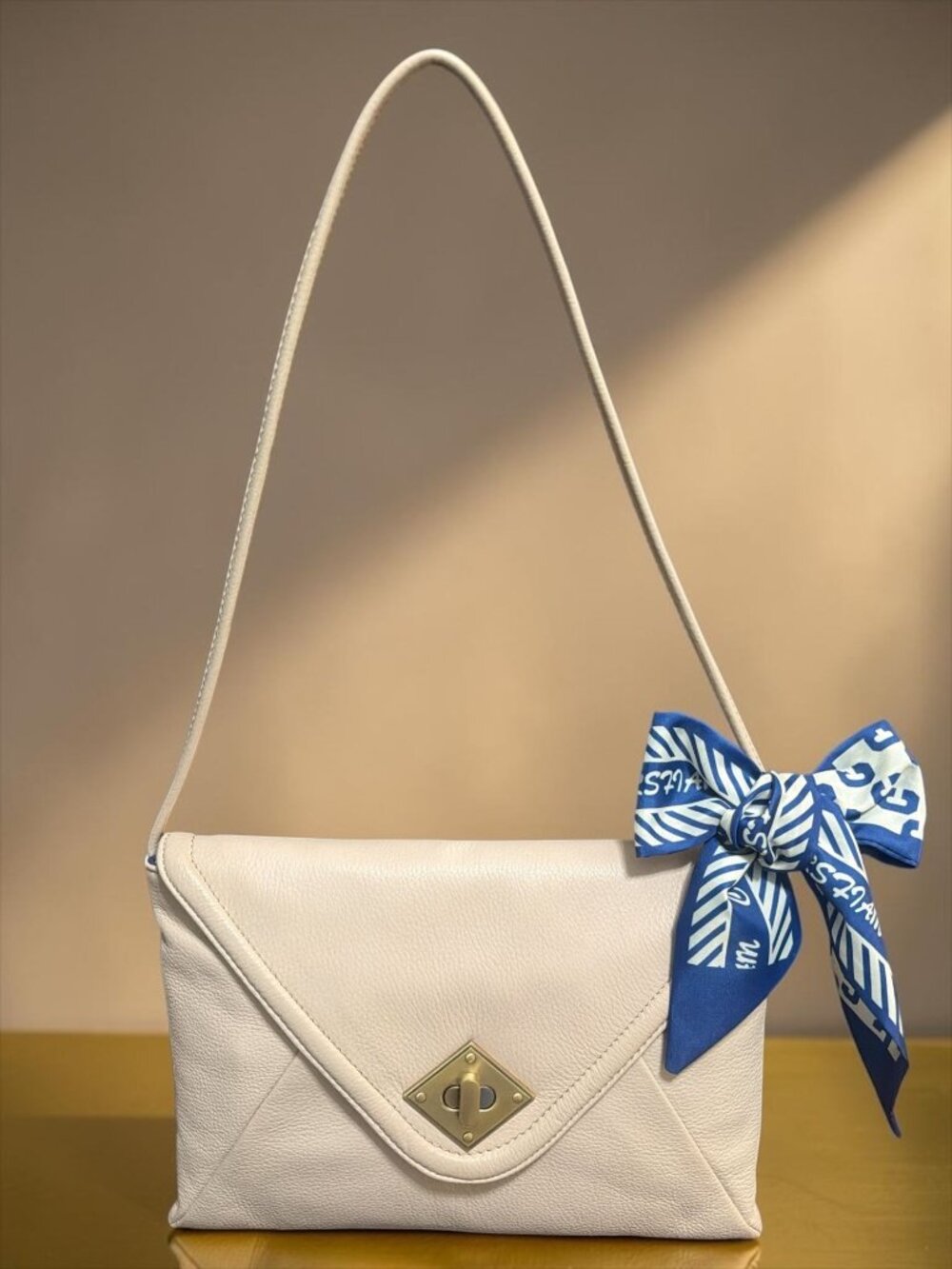 Kate Landry 2-Way Shoulder Bag Beige Pebbled Leather Turn Lock Envelope Clutch